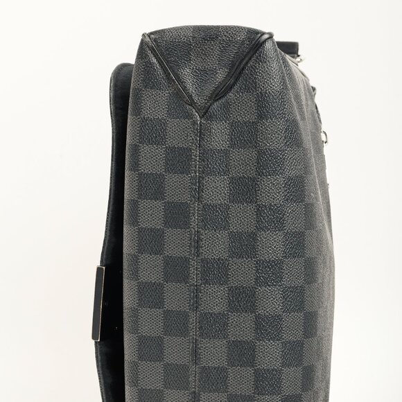 Louis Vuitton Graphite Damier District MM Cross Body Bag - Picture 5 of 14